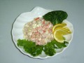 Салат из кальмара с помидорами и горчицей в зернах