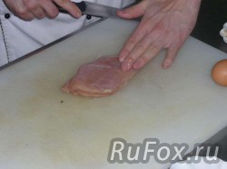 Разрезать филе на две части.