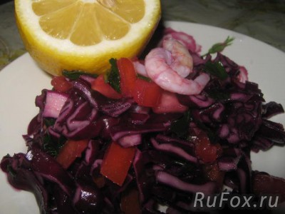 Салат с креветками и лимонным соком
