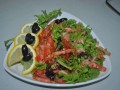 Салат из слабосоленой семги с овощами