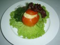 Помидор фаршированный мидиями и сыром