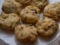 Маффины с копчеными колбасками и сыром