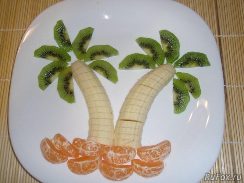 Мандарин 1 банан. Пальма из бананов. Пальма из фруктов. Пальма из фруктов на тарелке. Салат Пальма из фруктов.